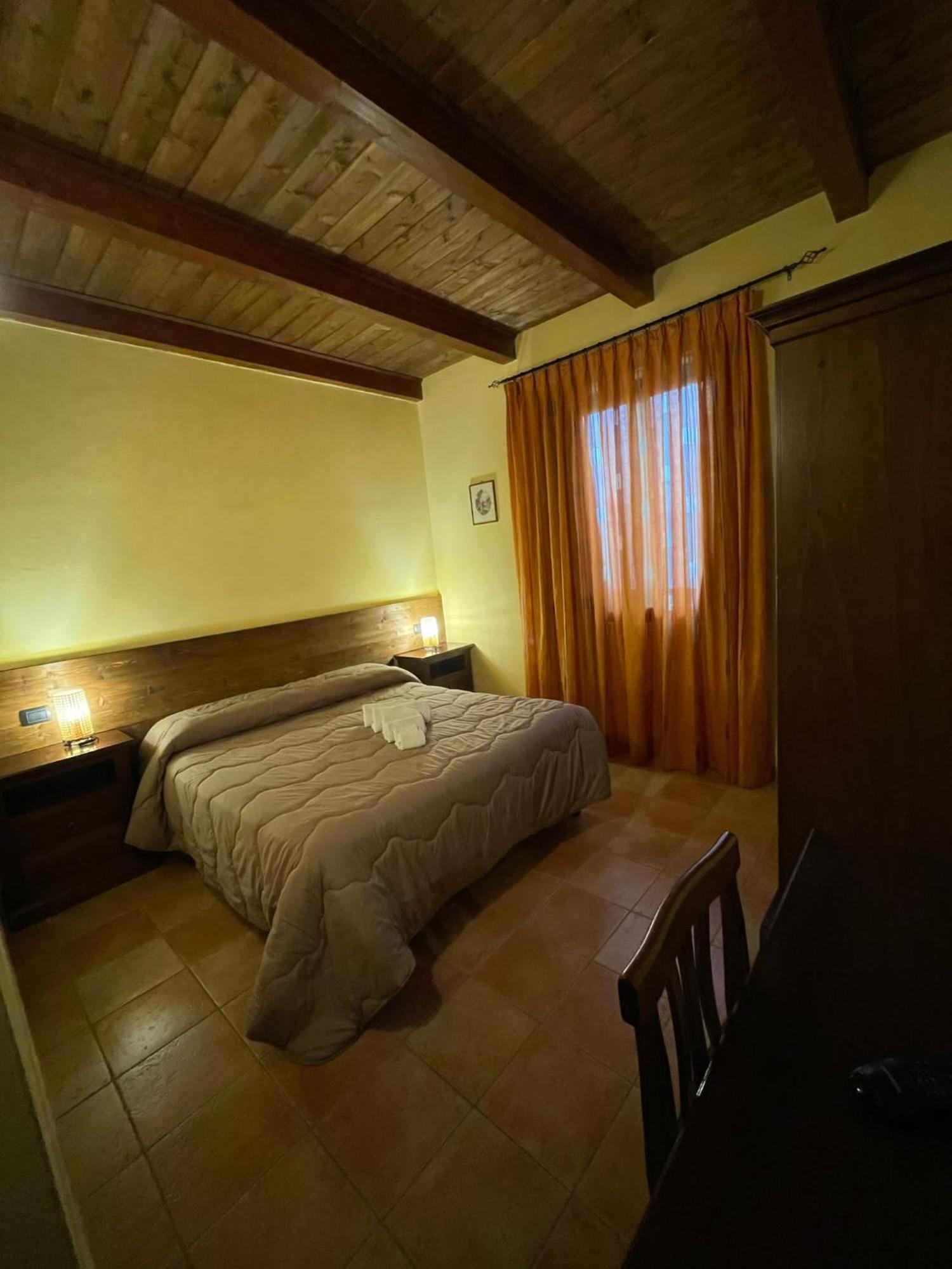 La Locanda Del Poeta Acri Bagian luar foto