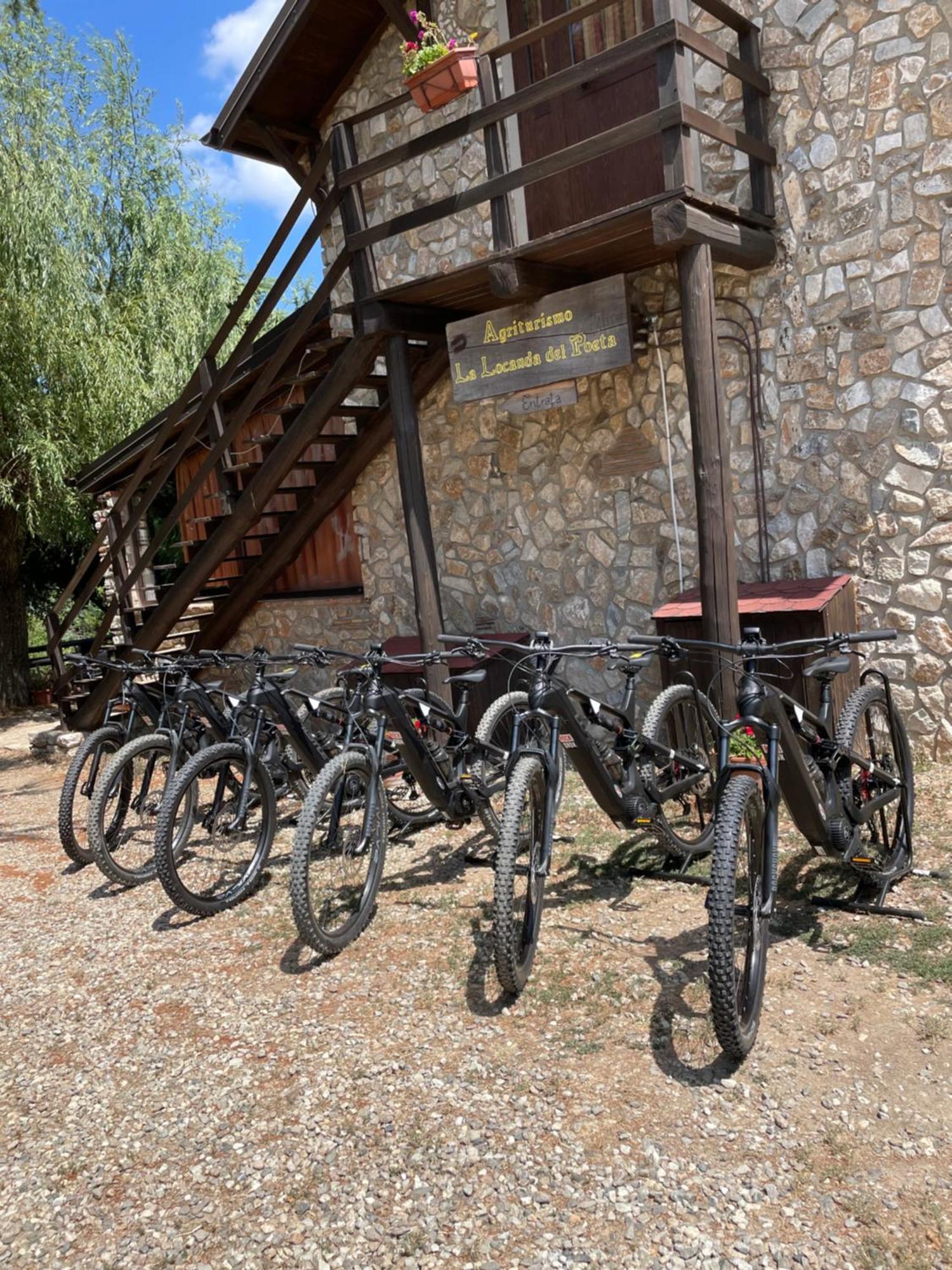 La Locanda Del Poeta Acri Bagian luar foto